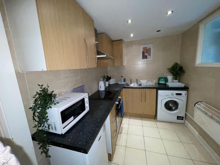 Stylish Cosy Studio Apartment Γκρέιβσεντ Εξωτερικό φωτογραφία