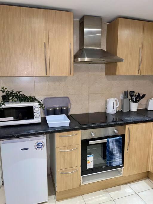 Stylish Cosy Studio Apartment Γκρέιβσεντ Εξωτερικό φωτογραφία
